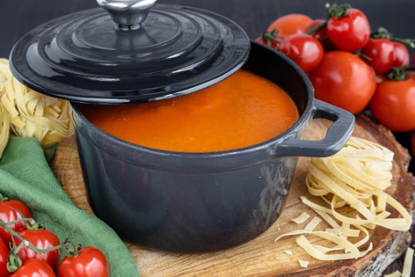 Por que sentimos mais fome no frio? Entenda a relação entre temperatura e apetite.
