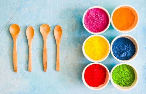 Corantes nos alimentos: FDA recomenda substituição dos artificiais por naturais — e no Brasil, como estamos?