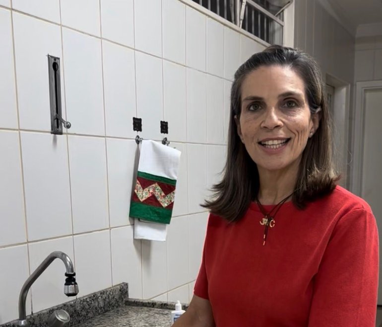 O perigo invisível na pia  Porque lavar o frango antes de cozinhar pode ser letal, segundo a ciência?