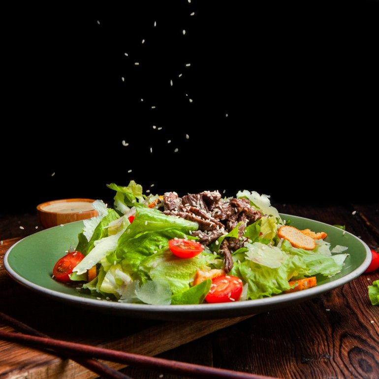 A importância de se comer salada no jantar