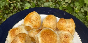 Pão de queijo saudável com três ingredientes